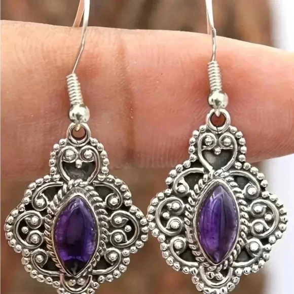 Purple Crystal Carved Dangle Earrings NIP - Picture 3 of 4